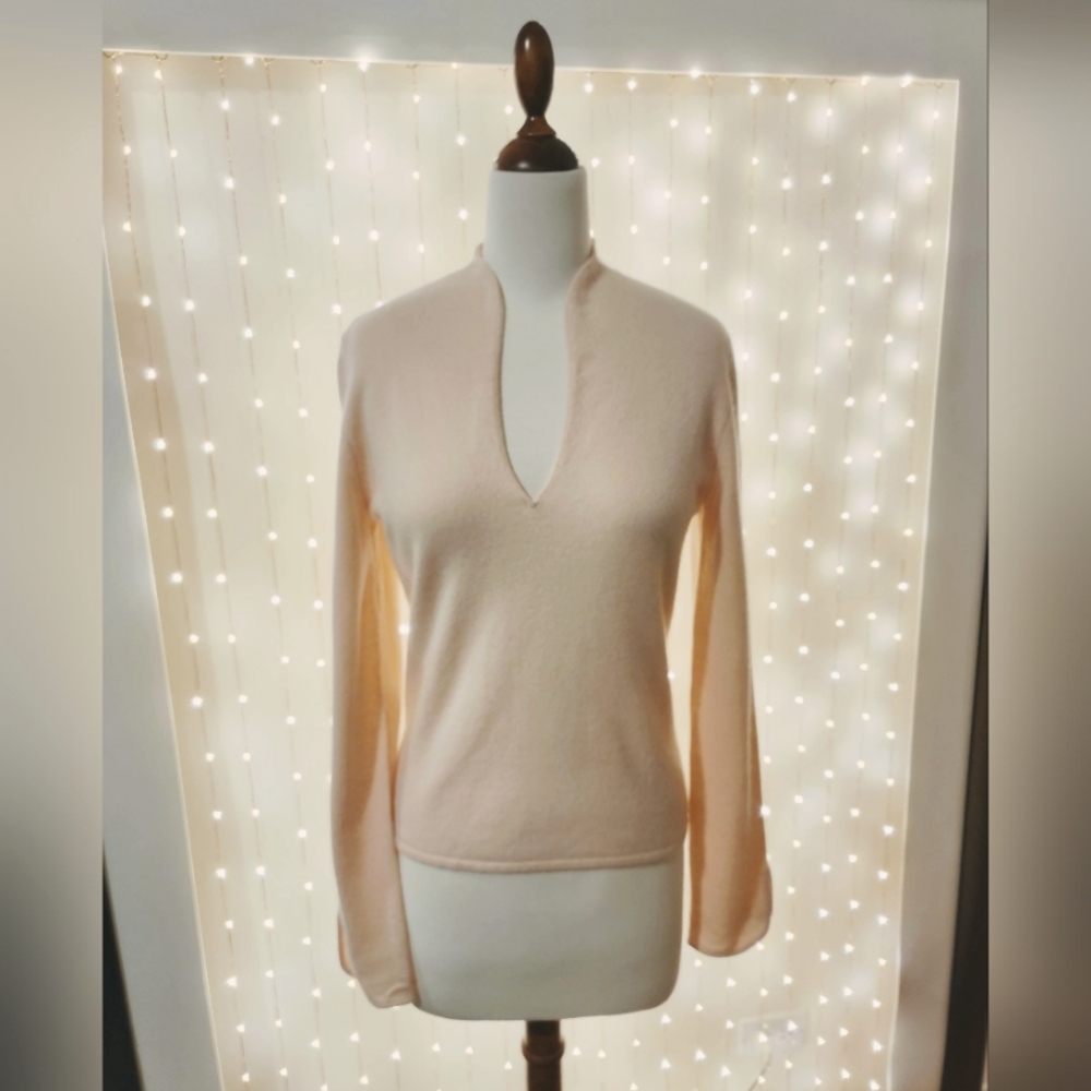 Neiman Marcus Blush Pink 100% Cashmere Sweater V Neck